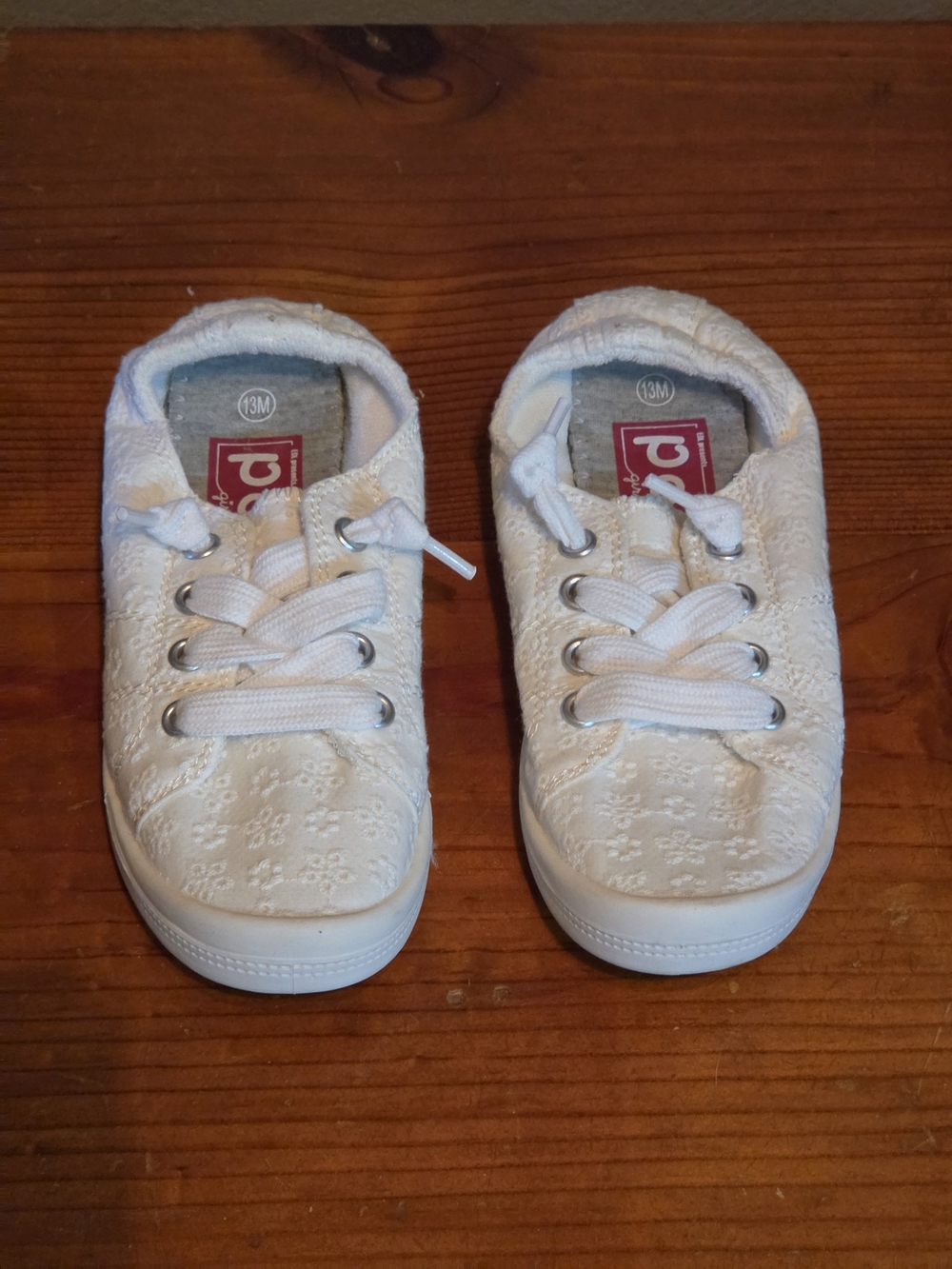 Girls' White Floral Lace Sneakers - Casual Comfort